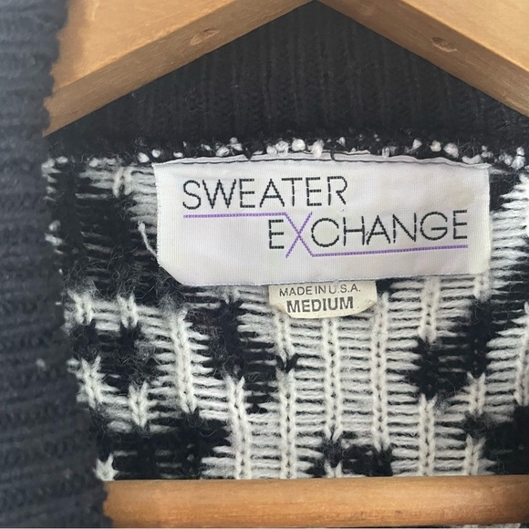 [Sweater Exchange] Vintage Black, White & Holly Mock Neck Holiday Sweater - Picture 4 of 6